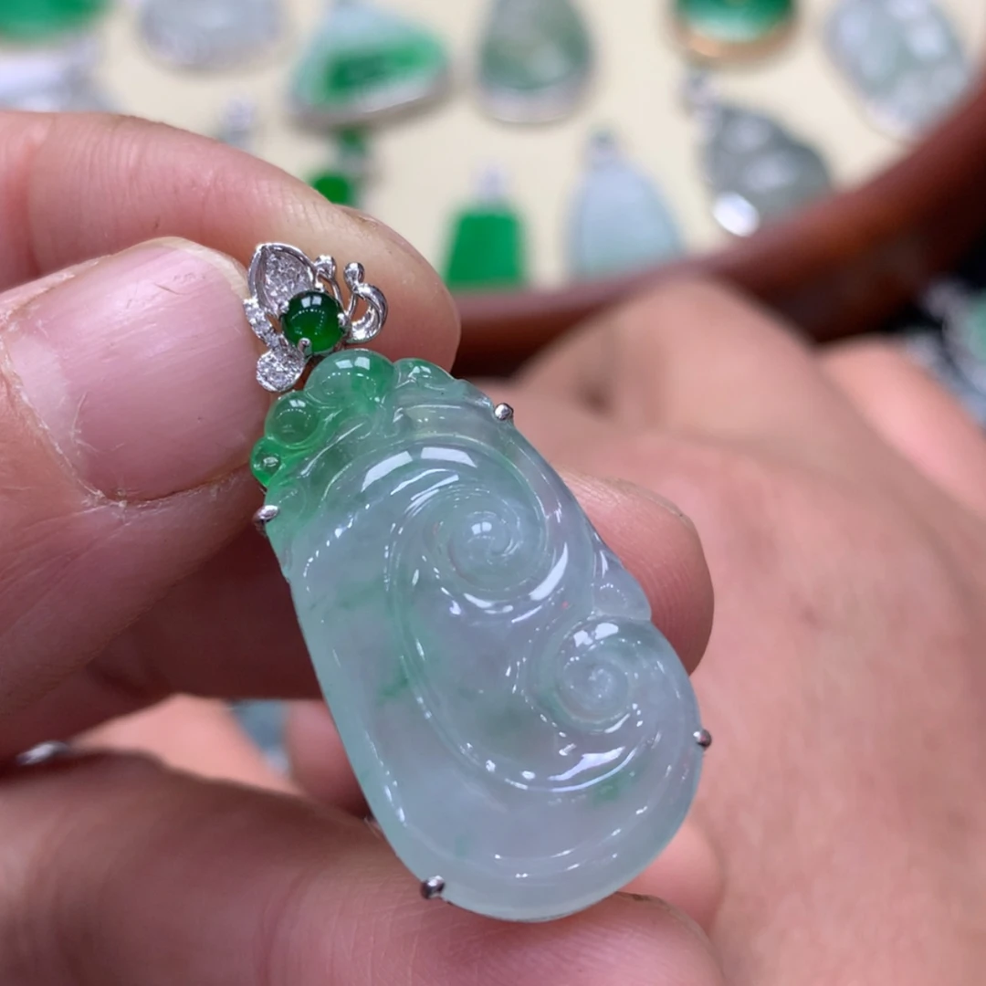 【闪购商品】翡翠颈饰18K金镶嵌如意