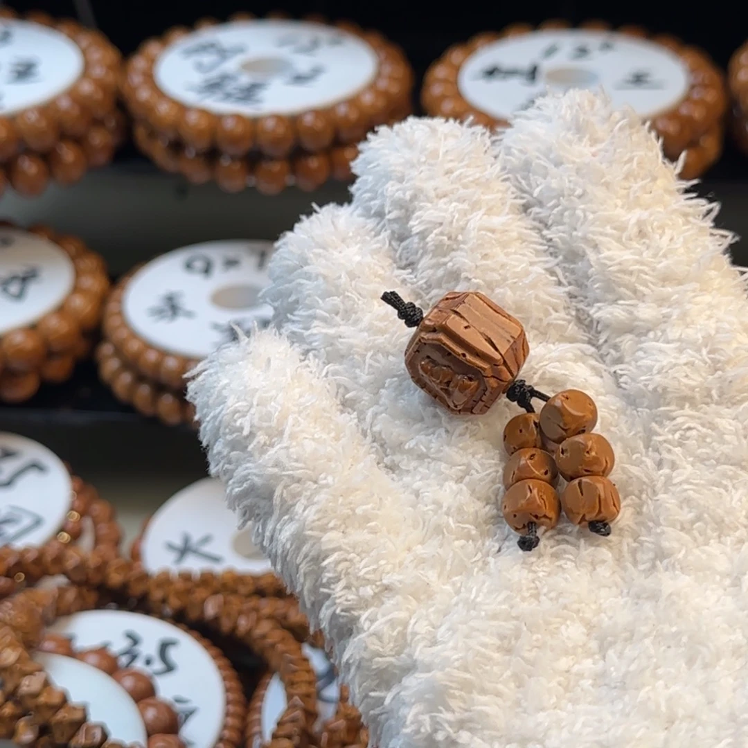 H***柚桃核吊坠无相佛雕刻