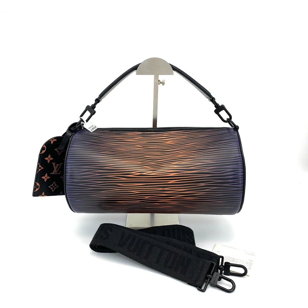 99新 LouisVuitton/路易威登 闲置Polochon水波纹斜挎 尺寸33/17