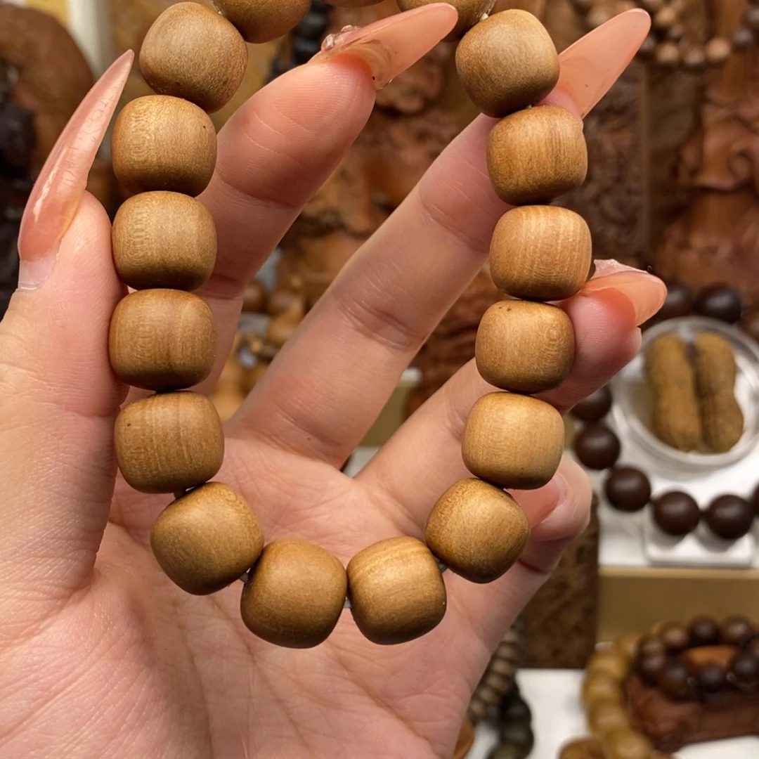 檀香木手串/手链迈索尔老山檀香1213奶香，微微瑕