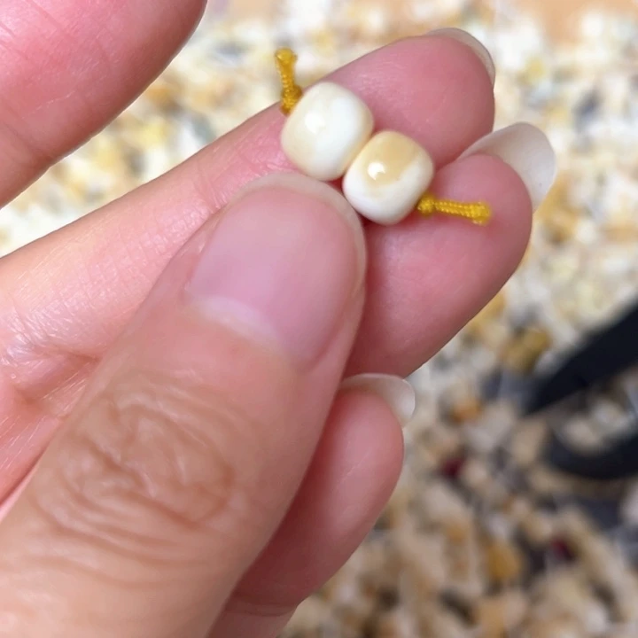 裸石蜜蜡未镶嵌7.3mm一对