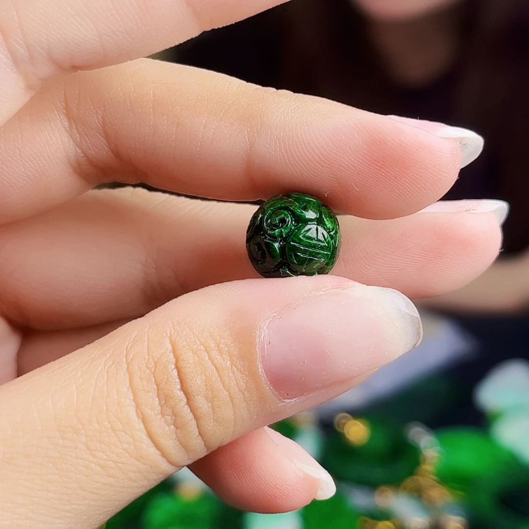 颈饰未镶嵌翡翠多样性