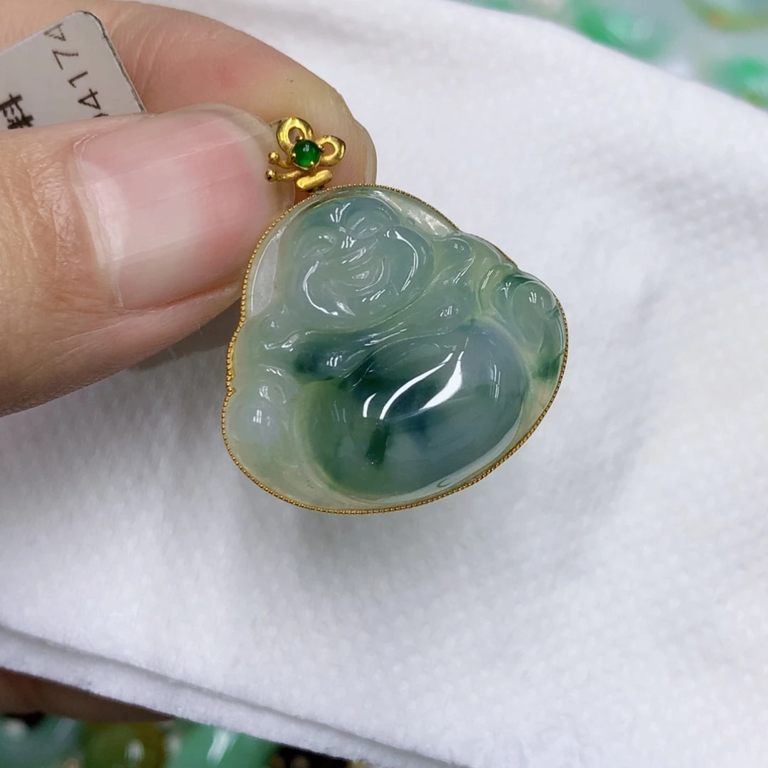 翡翠18K金镶嵌颈饰翡翠