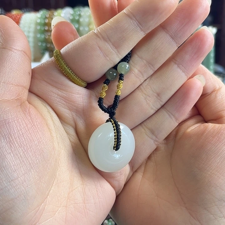 和田玉未镶嵌手串