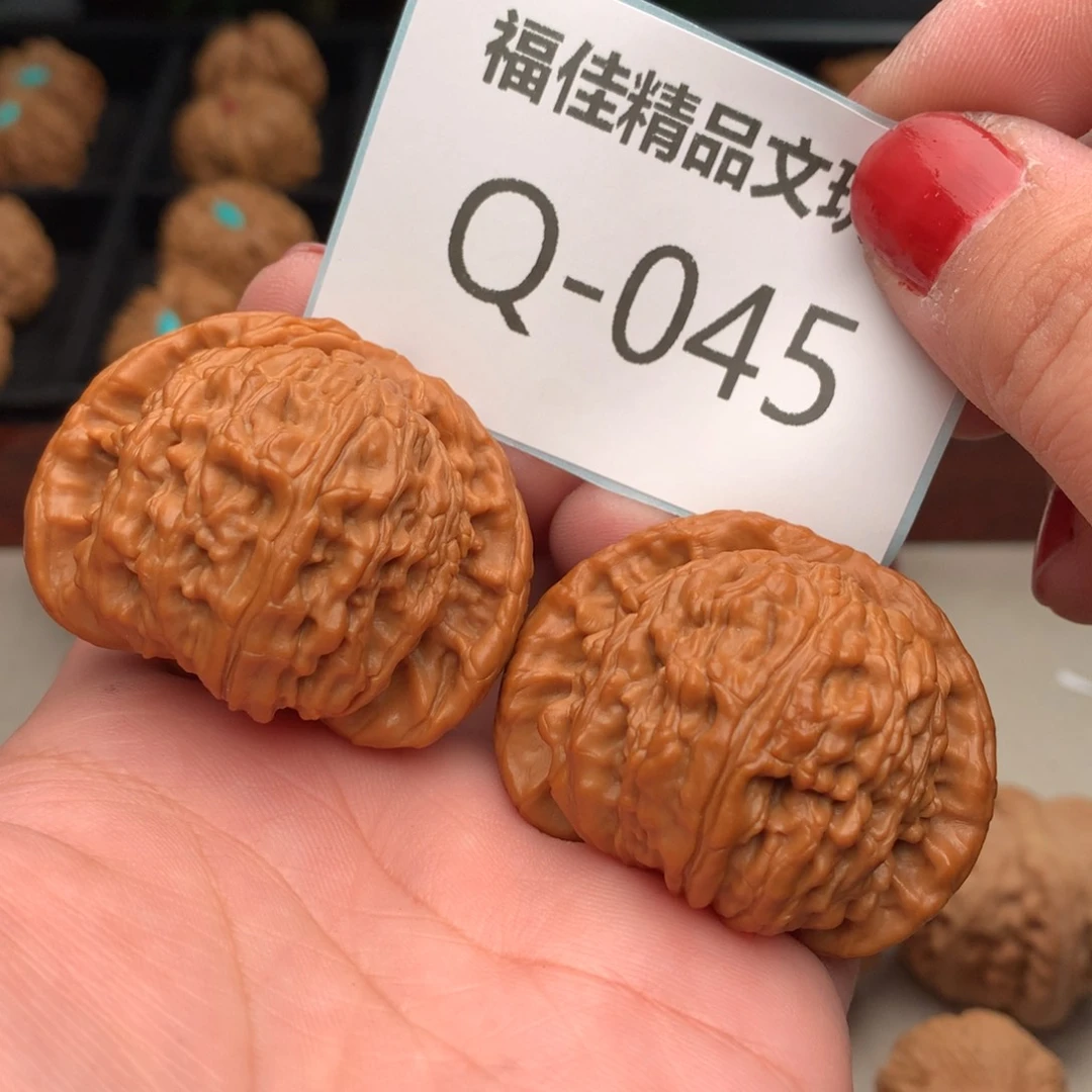 文玩核桃把件45白狮子………..