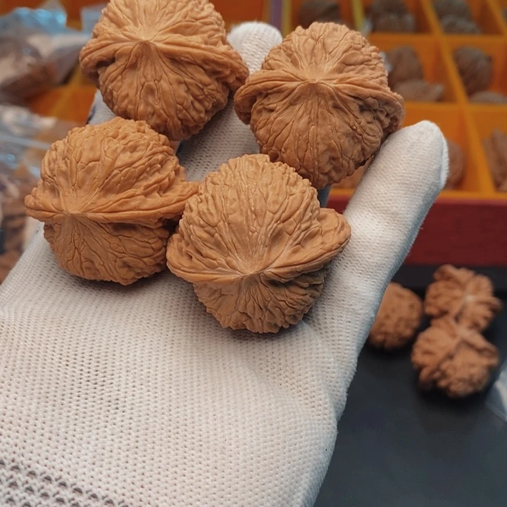 把件桃核泥鳅背41