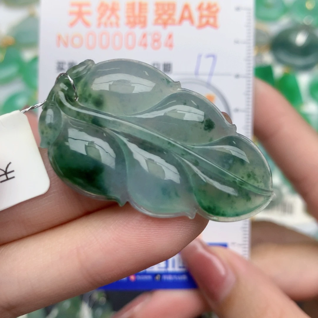 翡翠未镶嵌颈饰叶子