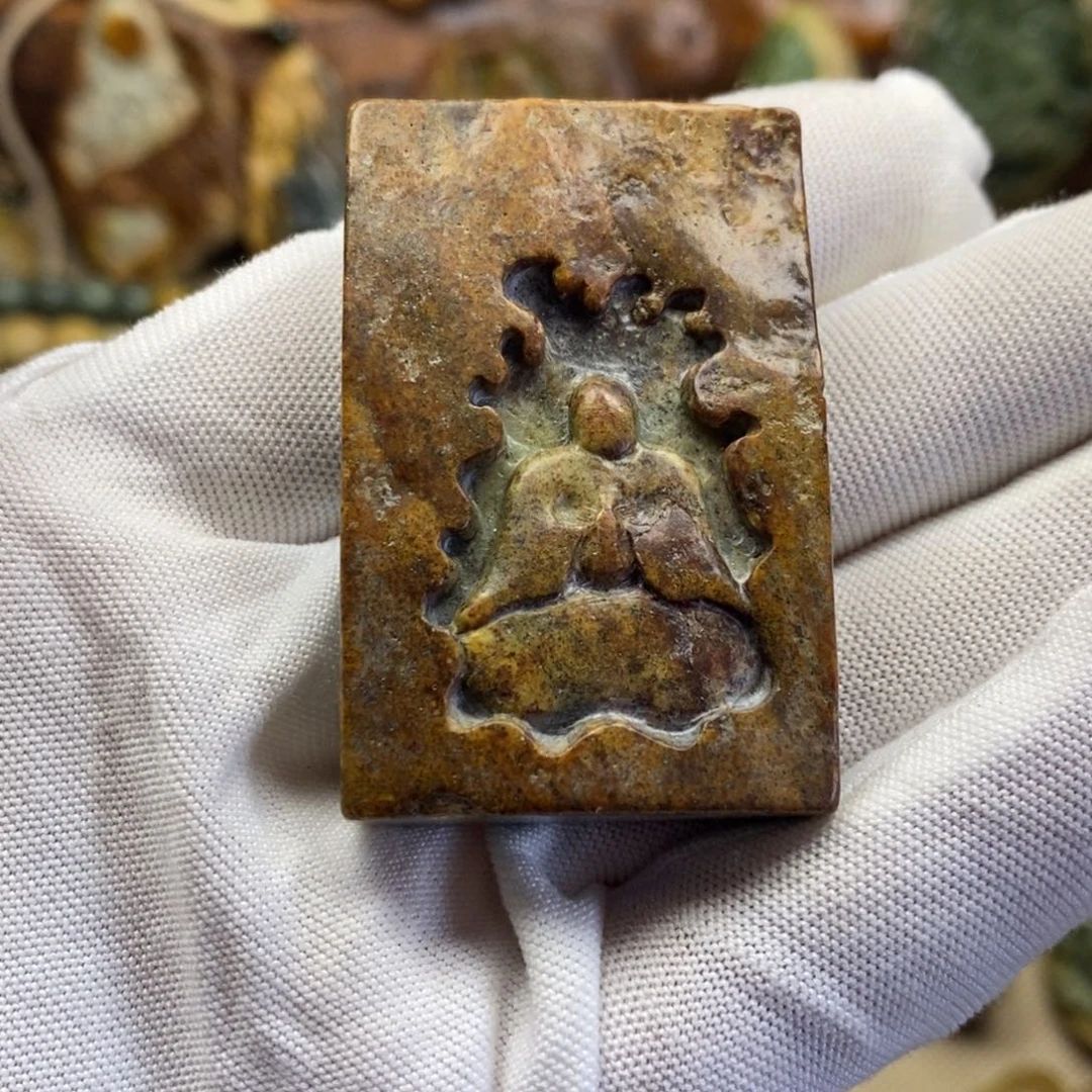 未镶嵌岫岩河磨玉（透闪石质玉）挂件圆*体