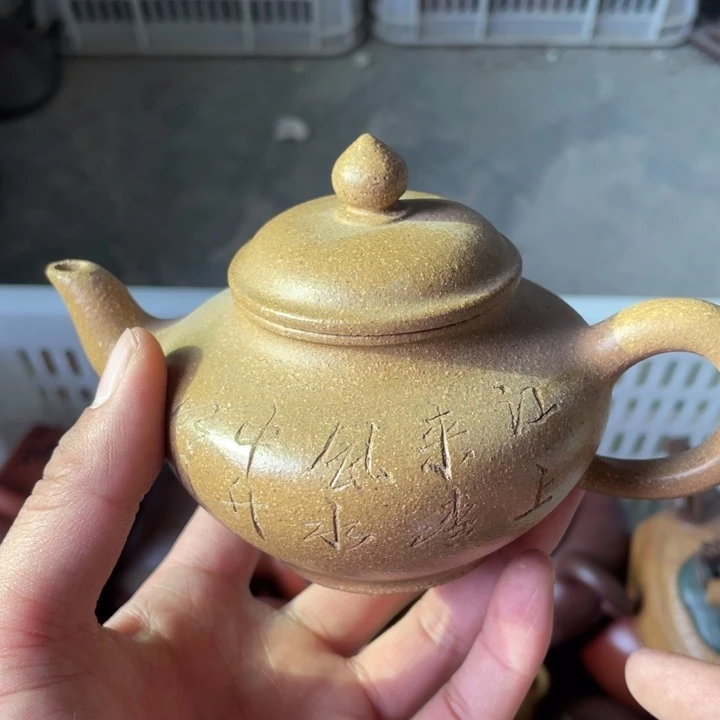 紫砂茶壶老厂紫砂壶一件。