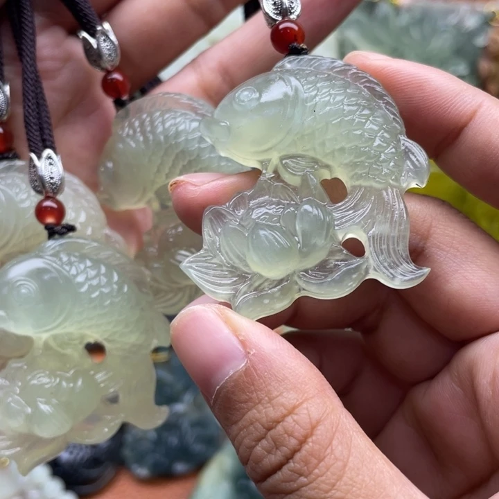 未镶嵌蛇纹石玉吊坠