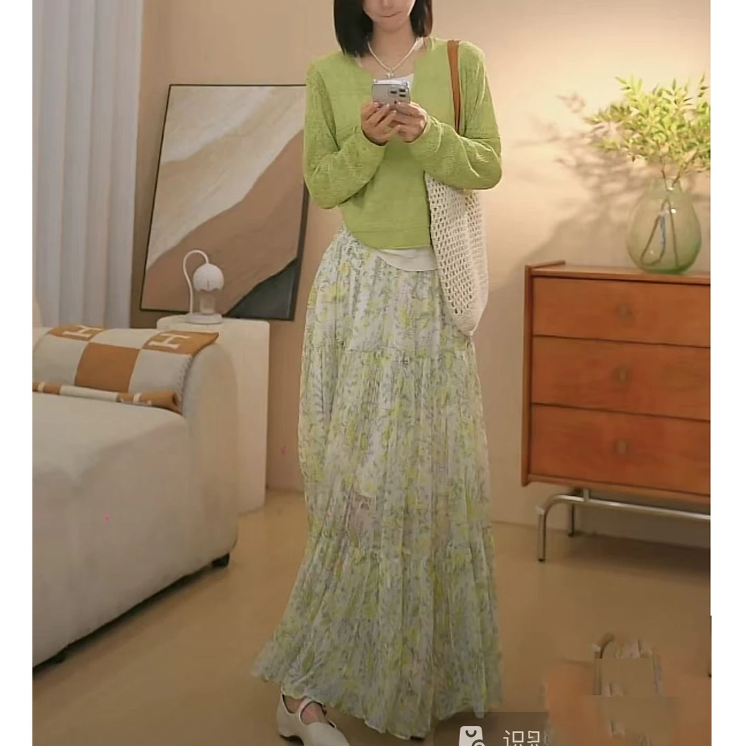 早秋小清新小众穿搭镂空撞色V领针织衫显瘦碎花半身裙两件套装