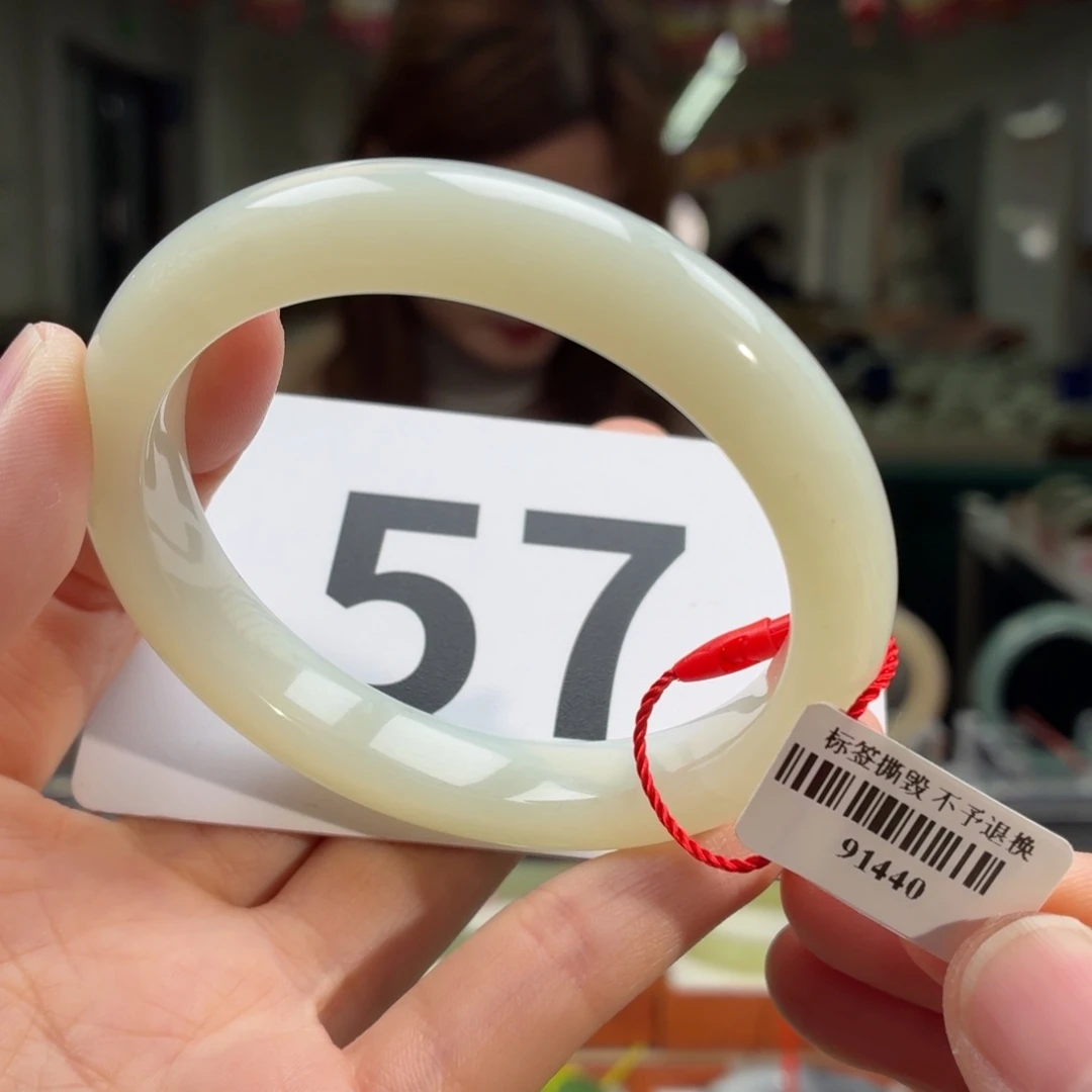 和田玉手镯未镶嵌纹