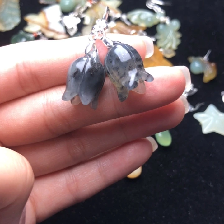 蛇纹石玉耳饰未镶嵌?**赋