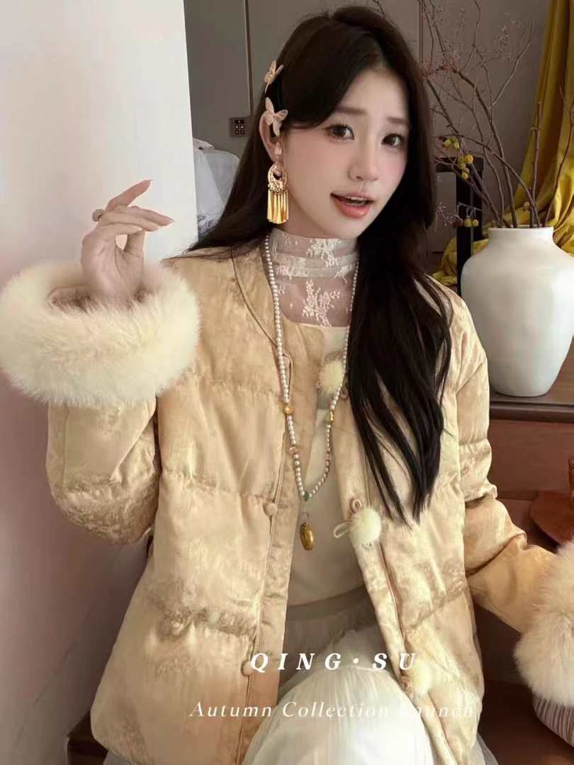 国风新中式冬季新款新国标鸭绒保暖锁温显瘦潮流狐狸毛袖羽绒服01