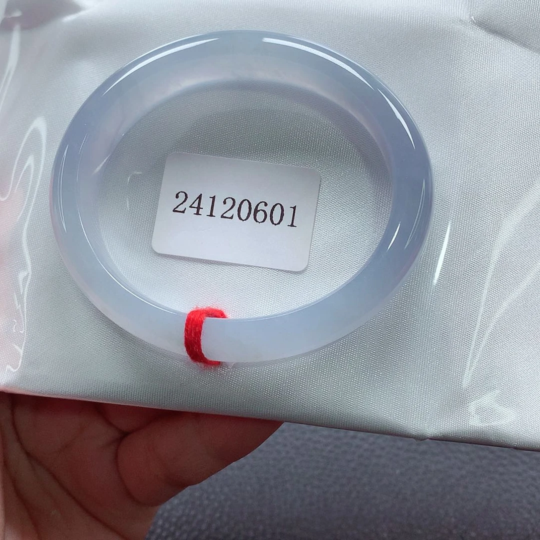 翡翠手镯（贵妃镯）未镶嵌天然A货翡翠手镯   冰蓝紫