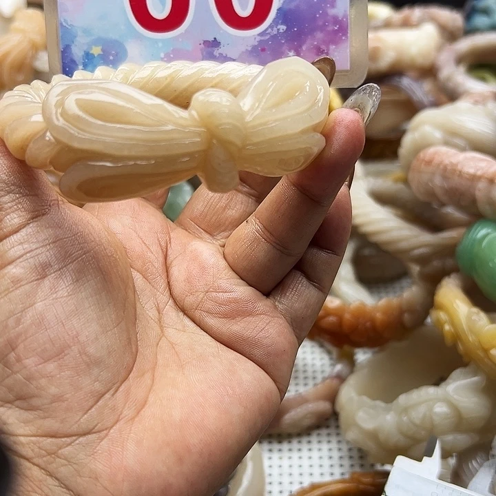 未镶嵌手镯石英岩玉
