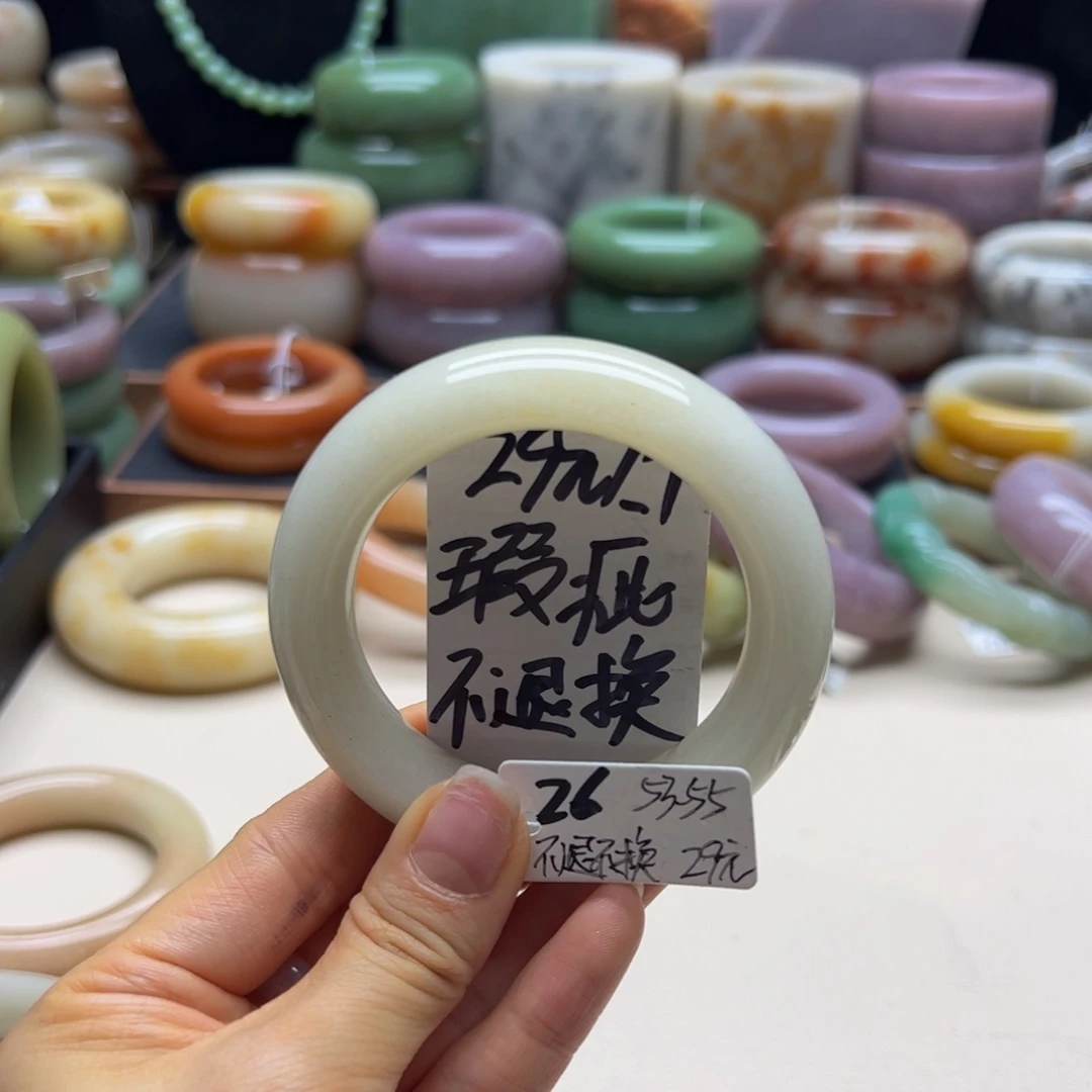未镶嵌手镯石英岩玉