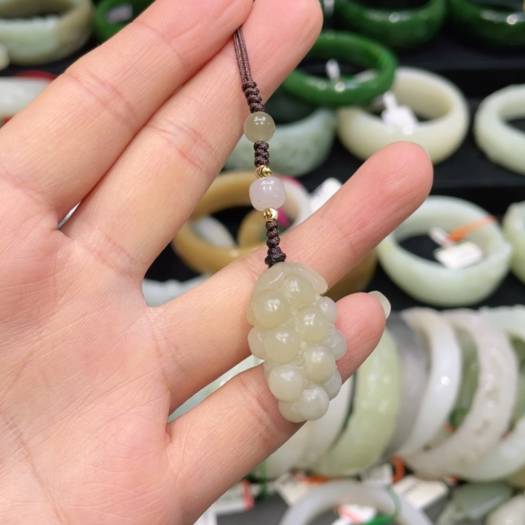 未镶嵌手镯和田玉手机链