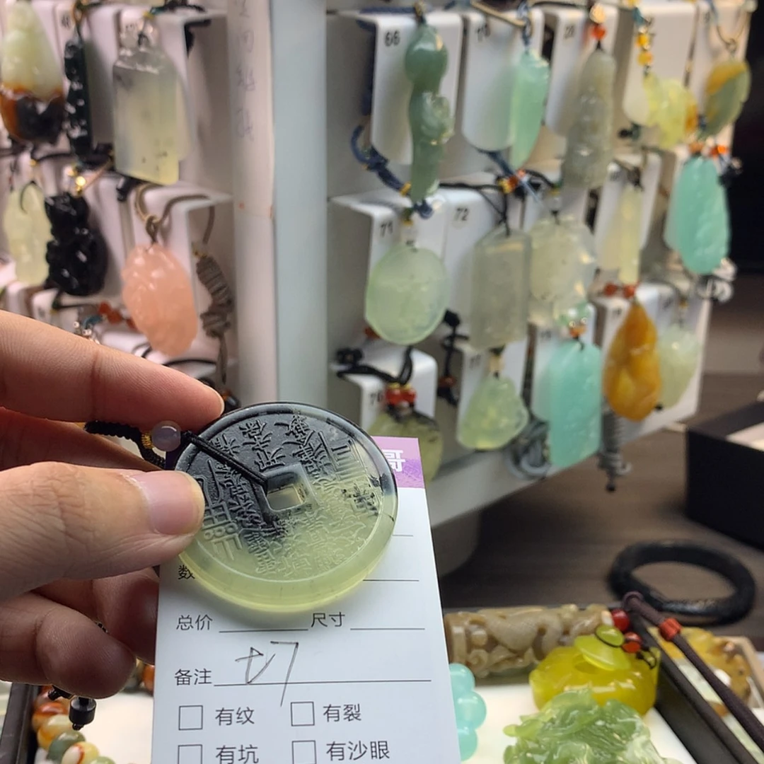 【闪购商品】蛇纹石玉颈饰未镶嵌牙****?