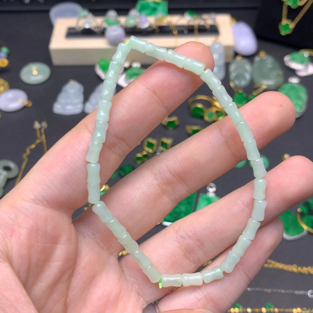 翡翠未镶嵌颈饰有纹裂