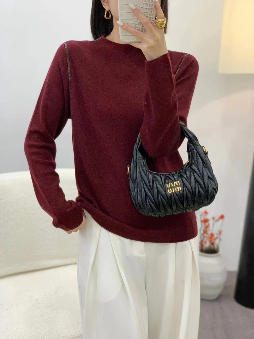 两肩烫钻舒适显瘦毛衣