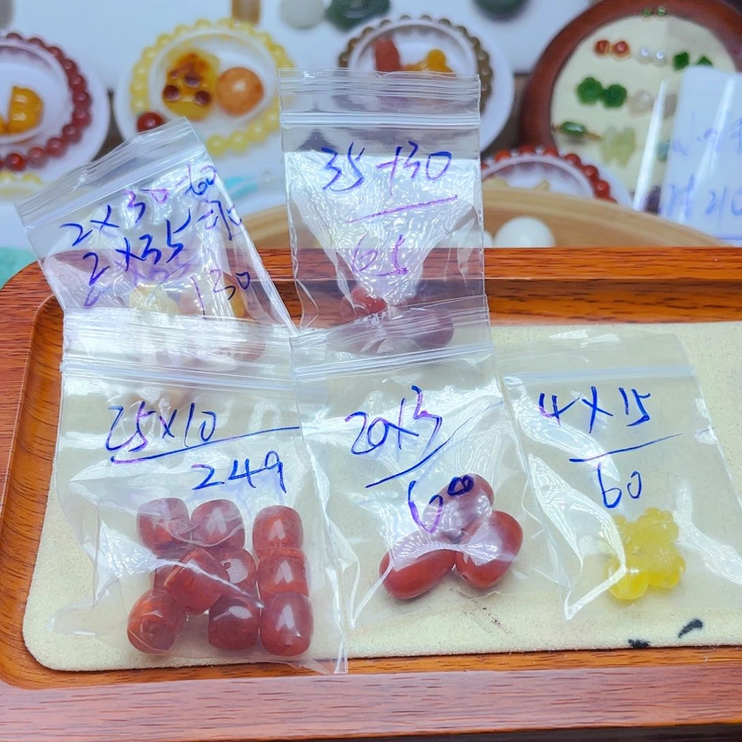 苏***特南红玛瑙未镶嵌挂件订制