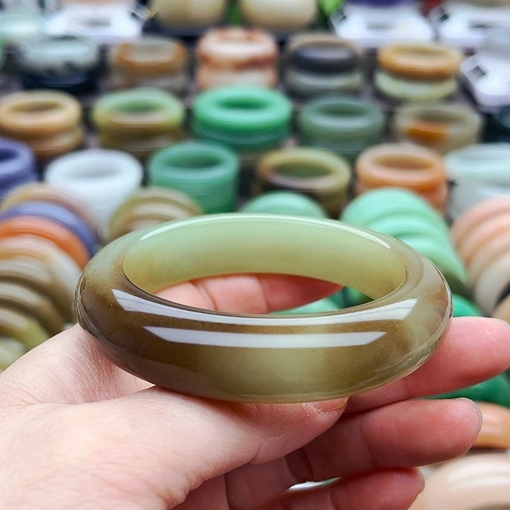 未镶嵌手镯（圆镯）石英质玉