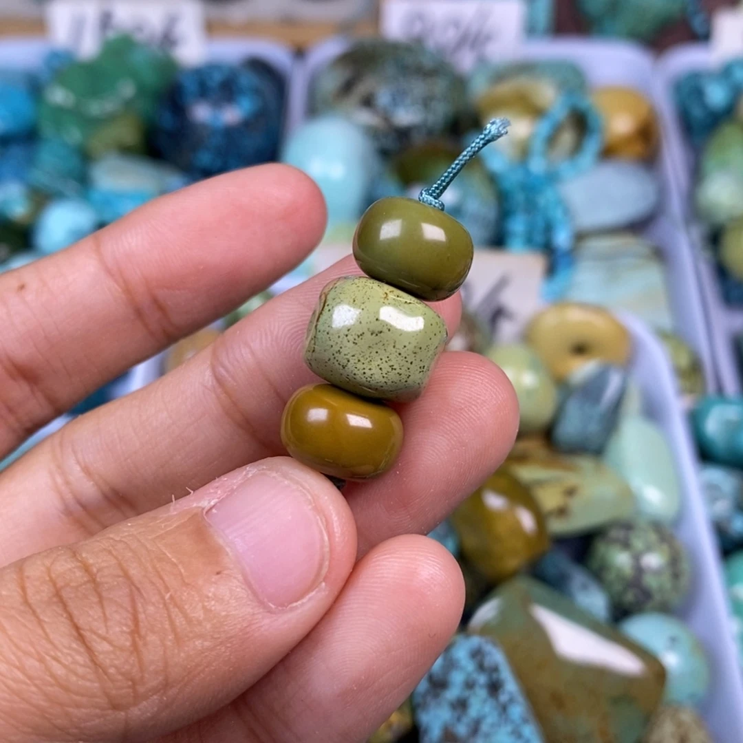 绿松石未镶嵌颈饰