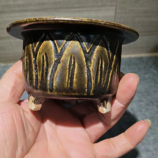 香炉。。。。。。。。。。。。。？？