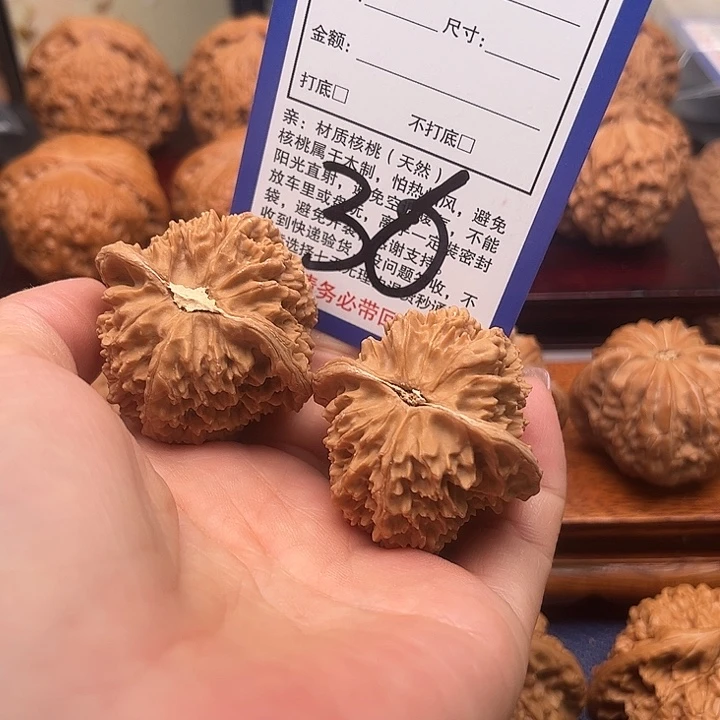 桃核吊坠满天星狮子头40