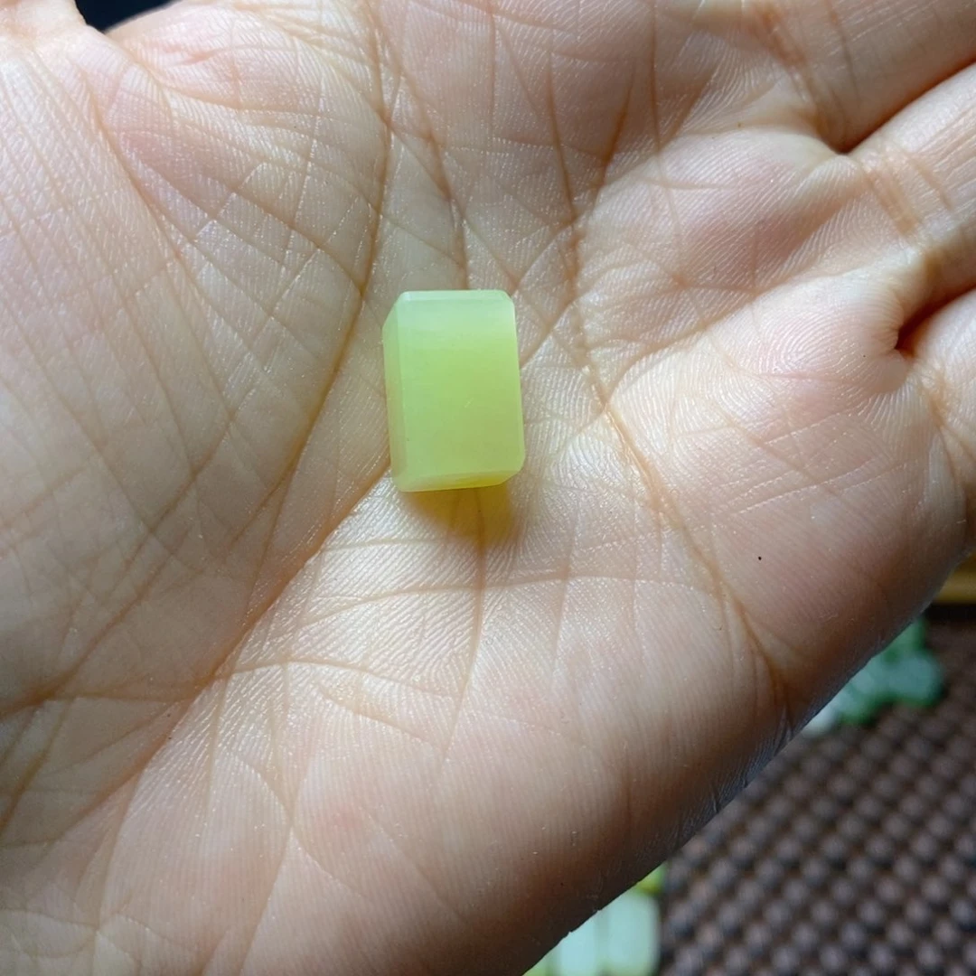 和田玉未镶嵌珠宝半成品梅****心