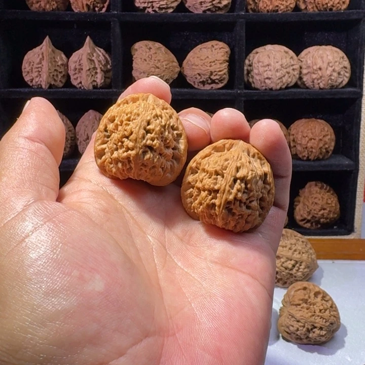 山****吊坠文玩核桃南疆