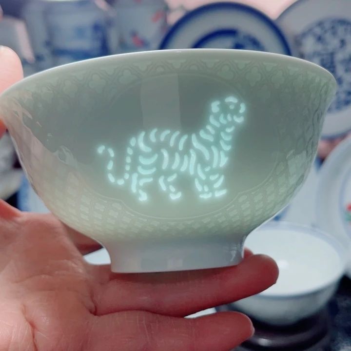 青花玲珑5寸饭碗生肖。虎