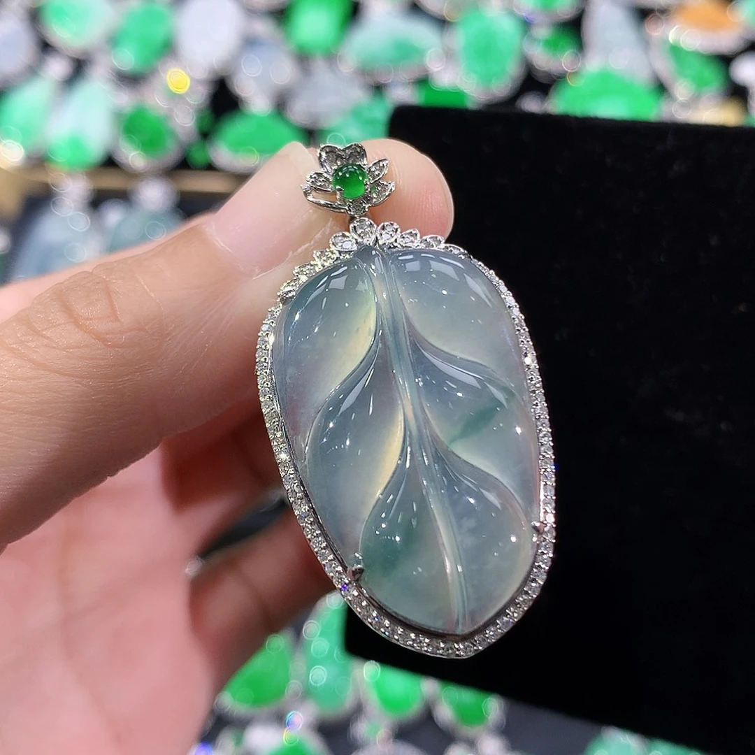 翡翠18K金镶嵌颈饰