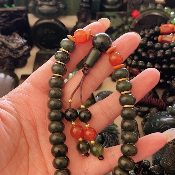 蛇纹石玉未镶嵌颈饰