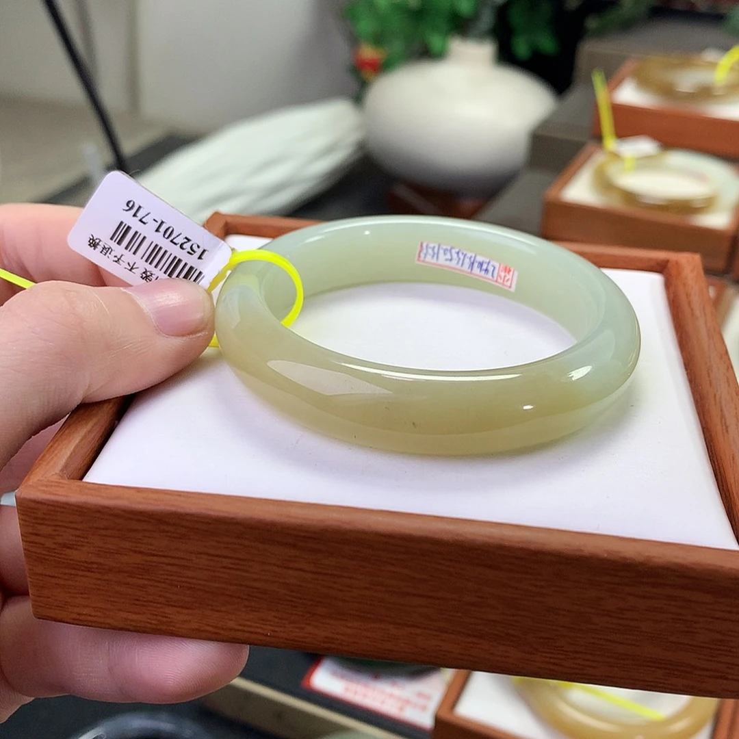 和田玉未镶嵌手镯24 且末糖53