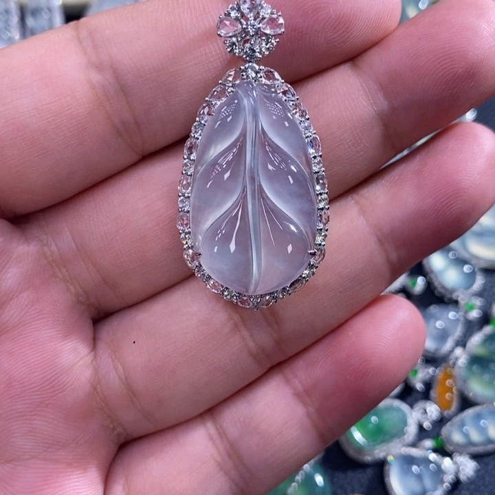 翡翠18K金镶嵌吊坠(赠链)树叶