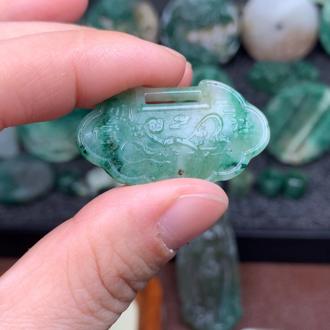 独山玉未镶嵌颈饰