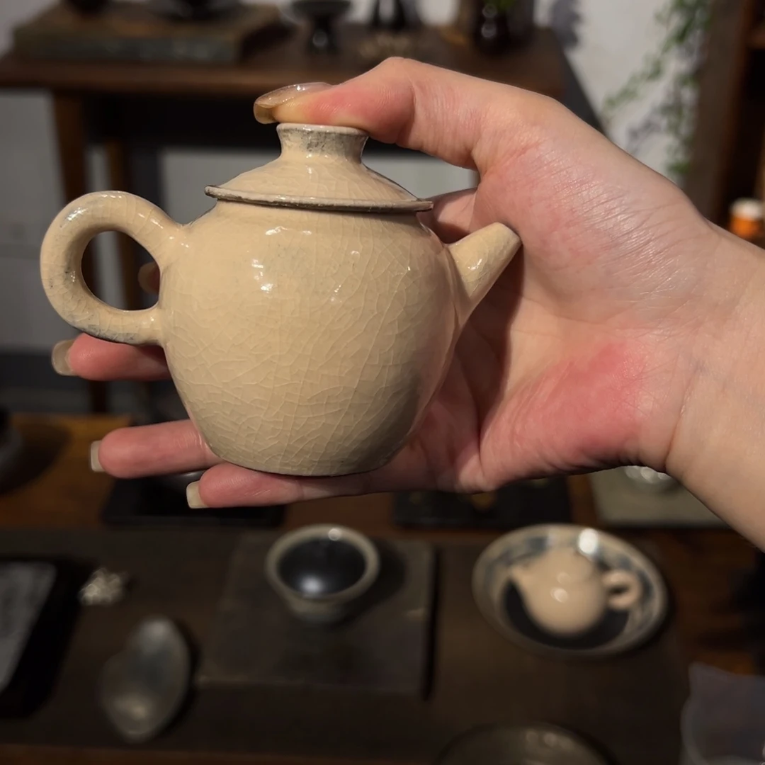 瓷片陶瓷。       陶瓷。