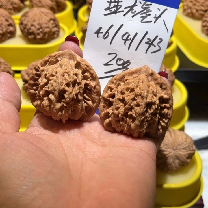 桃核吊坠盘龙虎头全品