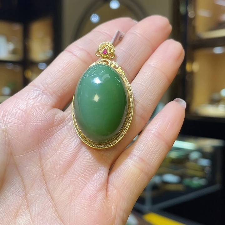 颈饰18K金镶嵌和田玉