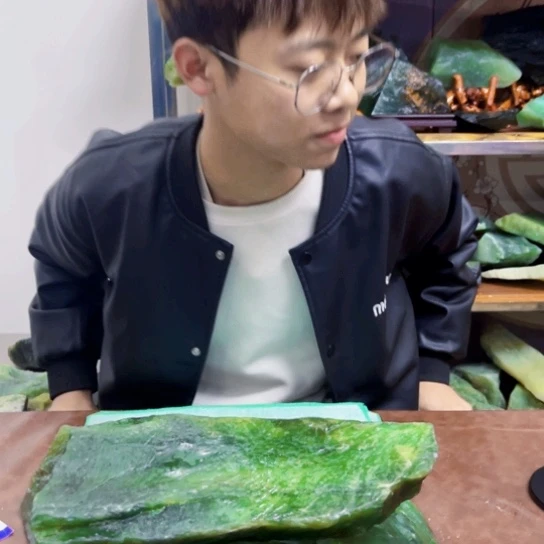 未镶嵌蛇纹石玉原石?****y