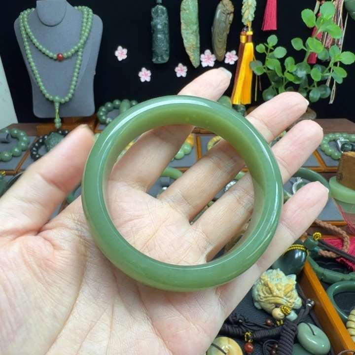 迁***移岫岩老玉（透闪石质玉）未镶嵌手镯