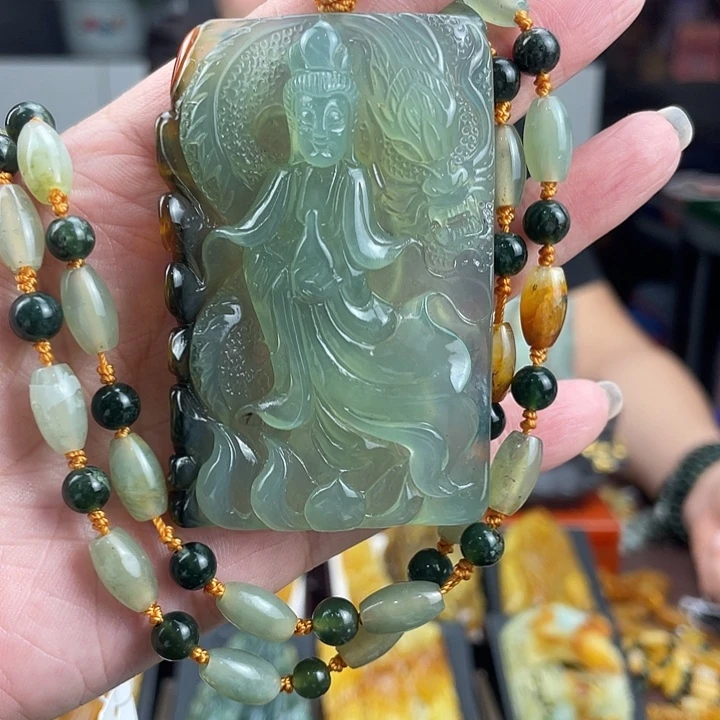 蛇纹石玉未镶嵌颈饰