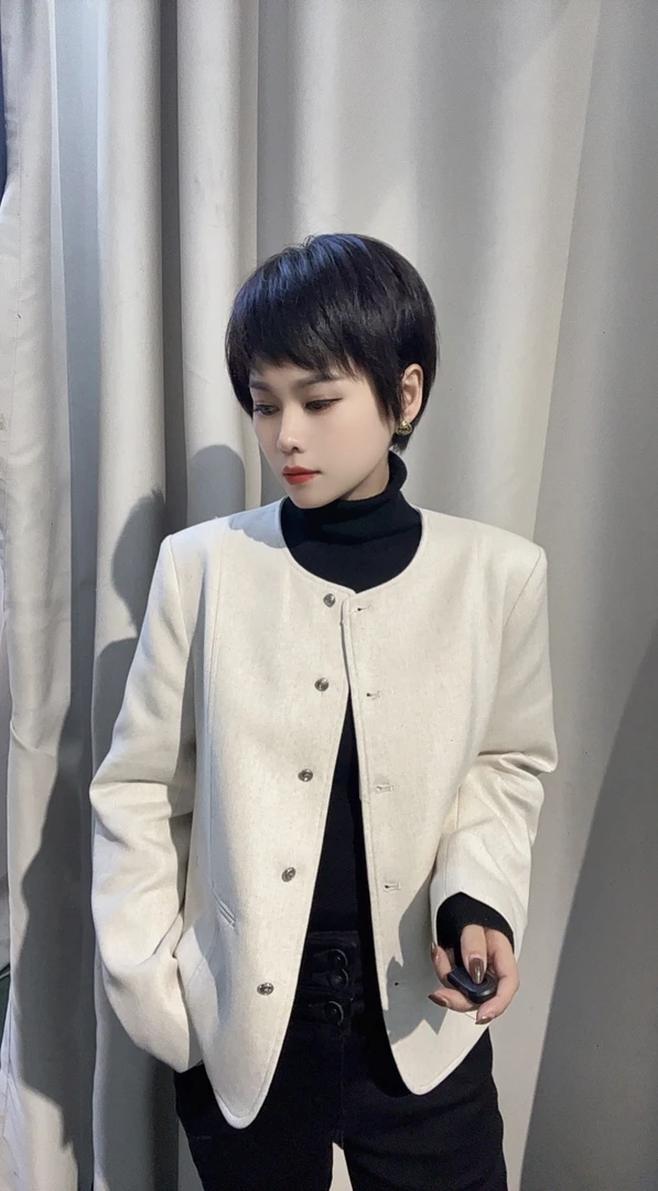 春季时尚圆领短款新款外套