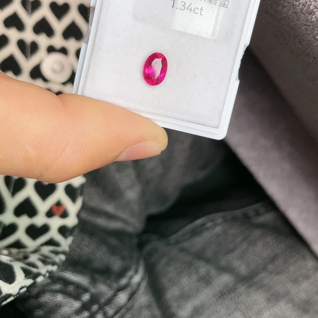 碧玺裸石未镶嵌1.34Ct。