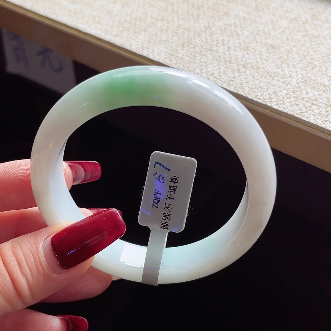 翡翠手镯未镶嵌手镯