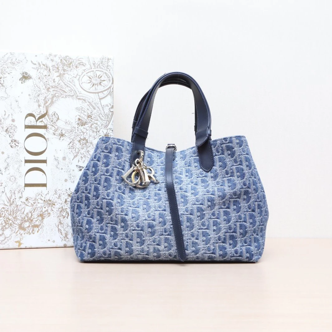 95新 DIOR/迪奥 小花黑黑 手提单肩包 中号 牛仔布 2024