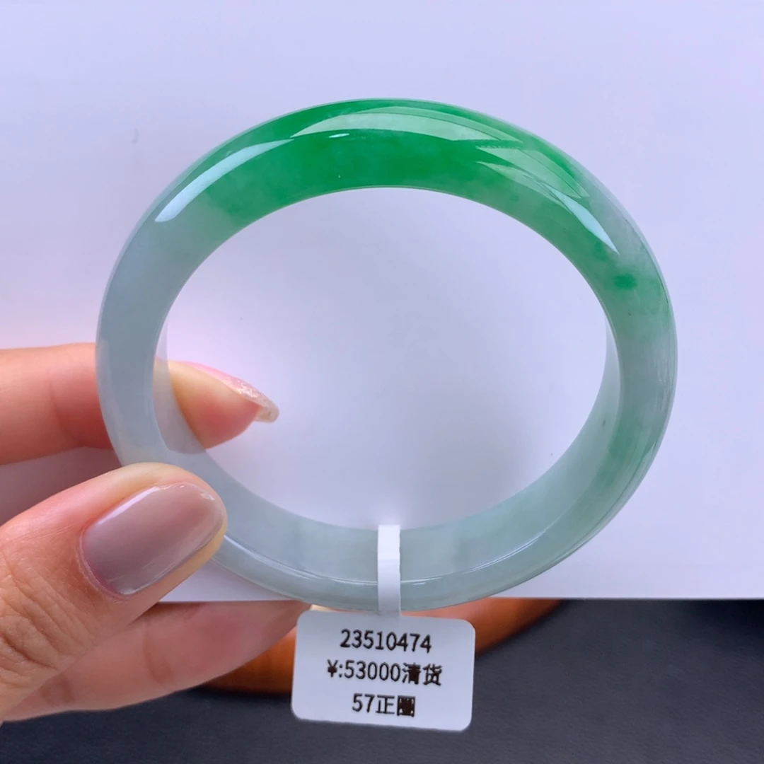 翡翠手镯未镶嵌回流）糯冰辣绿（链接勿拍58800）