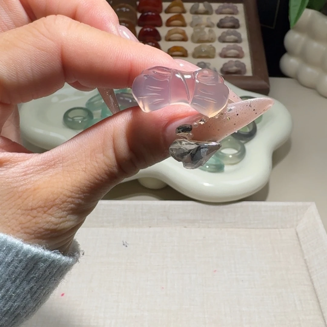 玛瑙/玉髓未镶嵌戒圈1号 港14+ 蝴蝶结